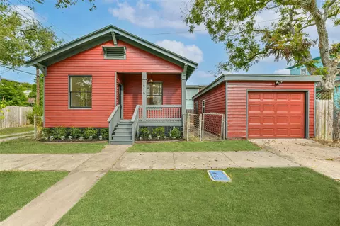 1616 38th St, Galveston, TX 77550