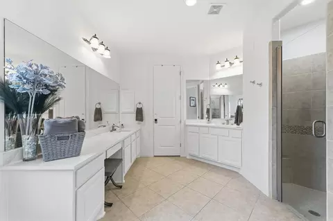 Bath - 30 Spring Basket Trl, Spring, TX 77389 photo 4 of 6