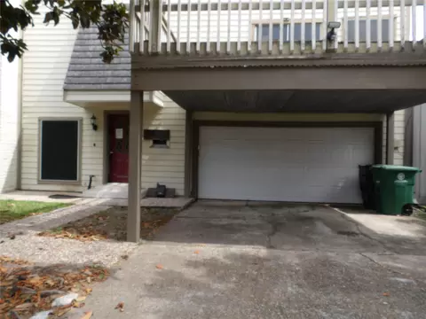 10758 Boardwalk St, Houston, TX 77042