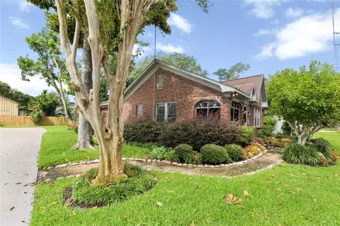 Exterior - 906 Higgins, Humble, TX 77338 photo 3 of 8