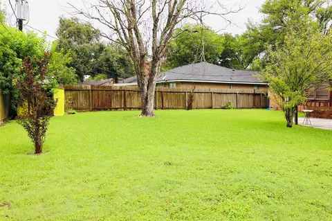 Exterior - 1108 Easy St, Rosenberg, TX 77471 photo 6 of 10