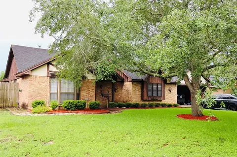 Exterior - 1108 Easy St, Rosenberg, TX 77471 photo 3 of 10