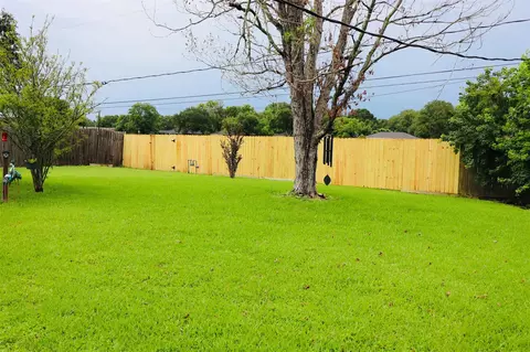 Exterior - 1108 Easy St, Rosenberg, TX 77471 photo 9 of 10