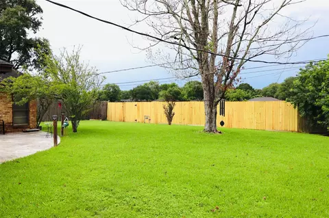Exterior - 1108 Easy St, Rosenberg, TX 77471 photo 7 of 10