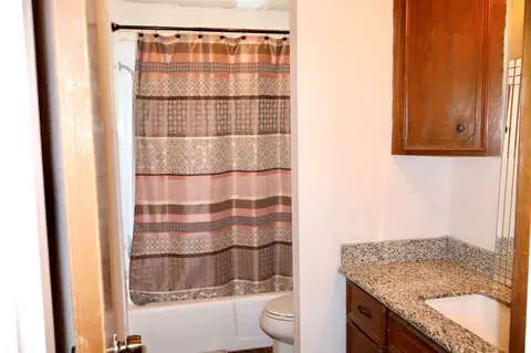 Bath - 1108 Easy St, Rosenberg, TX 77471 photo 3 of 3