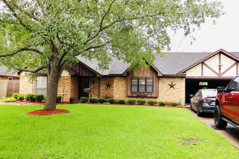 Exterior - 1108 Easy St, Rosenberg, TX 77471 photo 2 of 10