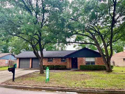 2002 Willowbend St, Conroe, TX 77301 photo 1