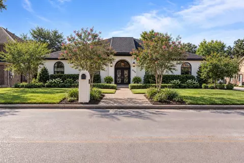 3026 Country Club Dr, Pearland, TX 77581