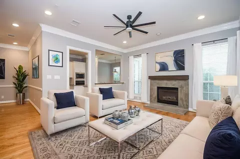 2806 Bering Dr, Houston, TX 77057