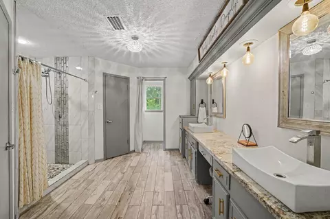 Bath - 9530 Arcade Dr, Spring, TX 77379 photo 4 of 5