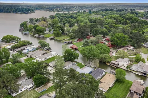 14174 Shadow Bay Dr, Willis, TX 77318