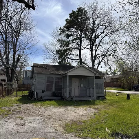 7402 Amarillo St, Houston, TX 77020