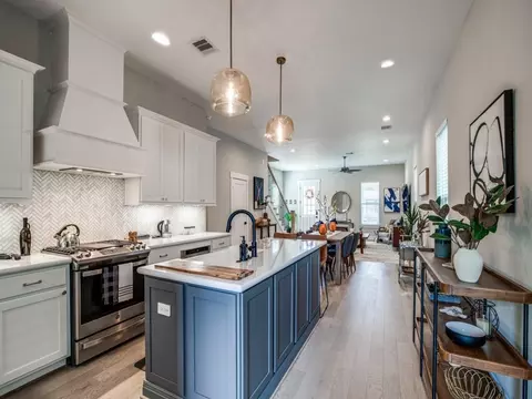 Kitchen - 43 Red Harper Dr, Spring, TX 77389 photo 2 of 2