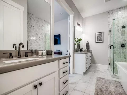 Bath - 43 Red Harper Dr, Spring, TX 77389 photo 2 of 4