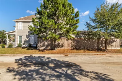 Exterior - 43 Red Harper Dr, Spring, TX 77389 photo 4 of 5