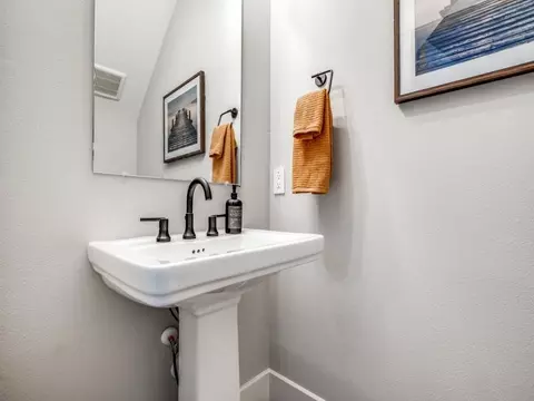Bath - 43 Red Harper Dr, Spring, TX 77389 photo 1 of 4