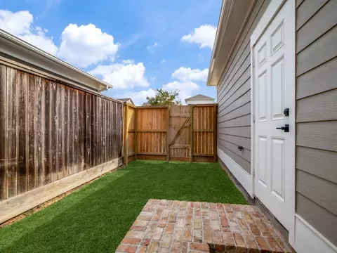 Exterior - 43 Red Harper Dr, Spring, TX 77389 photo 3 of 5