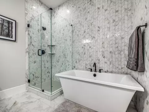 Bath - 43 Red Harper Dr, Spring, TX 77389 photo 3 of 4
