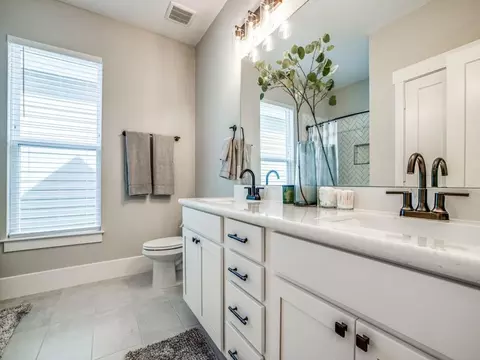 Bath - 43 Red Harper Dr, Spring, TX 77389 photo 4 of 4
