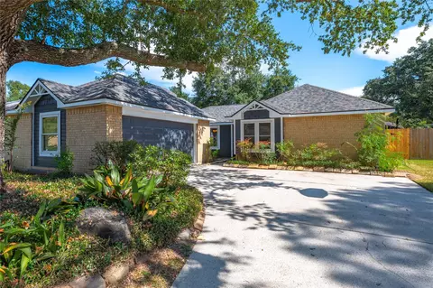 312 Thistlewood Ct, League City, TX 77573