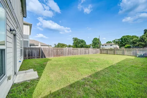Exterior - 5530 Broad Spruce St, Spring, TX 77373 photo 8 of 12