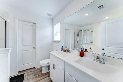 Bath - 5530 Broad Spruce St, Spring, TX 77373 photo 2 of 6