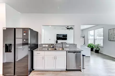 Kitchen - 5530 Broad Spruce St, Spring, TX 77373 photo 3 of 6