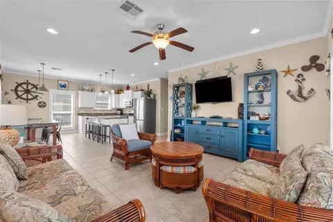 135 Ocean Shore Dr, Crystal Beach, TX 77650