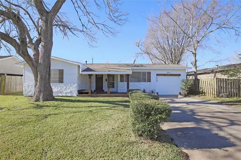 506 Azalea St, Lake Jackson, TX 77566