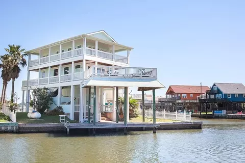 22129 Pecos Dr, Galveston, TX 77554