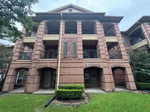 2815 Kings Crossing Dr #104, Houston, TX 77345