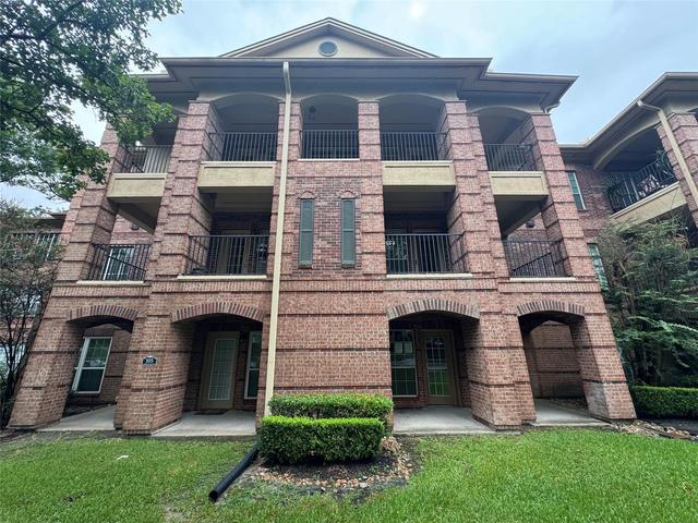 2815 Kings Crossing Dr #104, Houston, TX 77345