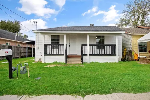 2701 Almendares Ave, Pasadena, TX 77506