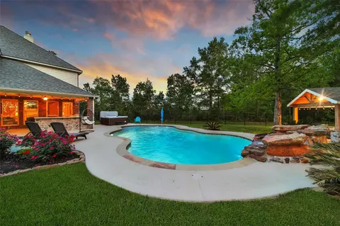 Exterior - 5 Copper Cv, Conroe, TX 77304 photo 7 of 11