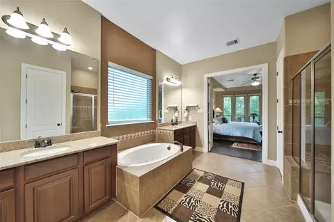 Bath - 5 Copper Cv, Conroe, TX 77304 photo 3 of 4