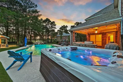 Exterior - 5 Copper Cv, Conroe, TX 77304 photo 10 of 11