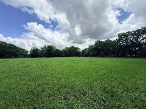 702 E Courthouse St, Cuero, TX 77954
