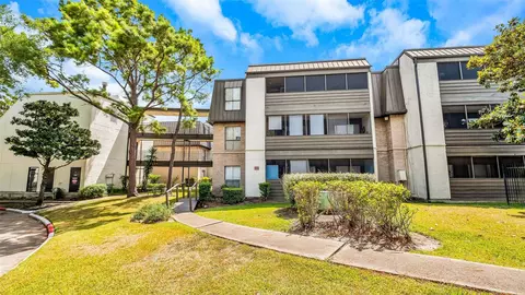 3035 Walnut Bend Ln #35, Houston, TX 77042