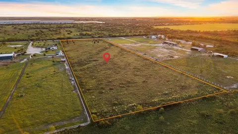 2738 Harrison Rd, Sealy, TX 77474