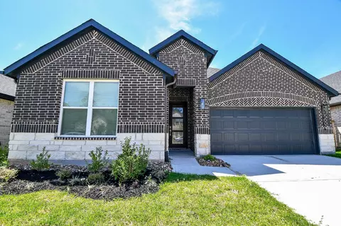 215 Springfield Terrace Ct, Conroe, TX 77304