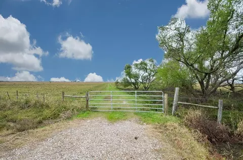 1 Brumbelow Rd, Needville, TX 77461