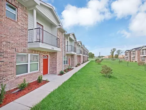 2711 Arlington Ct, Pasadena, TX 77502