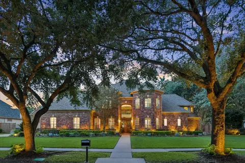 624 Lakeshore Dr, Sugar Land, TX 77478