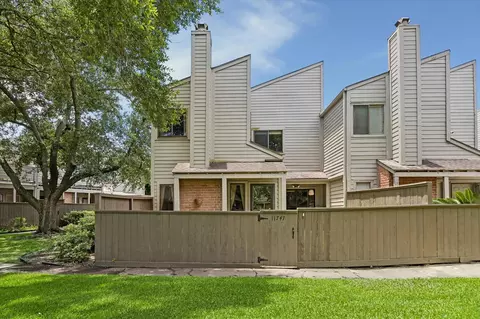 11747 Lakeside Place Dr, Houston, TX 77077