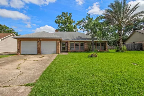 206 Stanford St, Lake Jackson, TX 77566