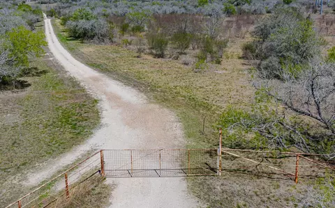 5923 Fm 1726, Goliad, TX 77963