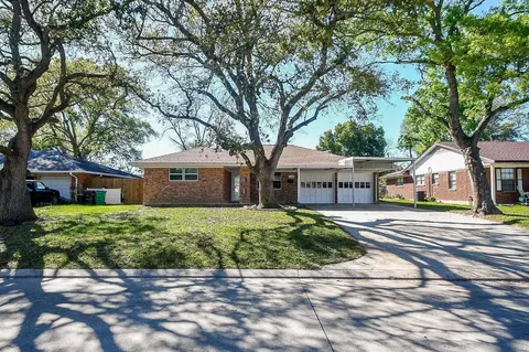 1202 Dwinnell St, Baytown, TX 77520
