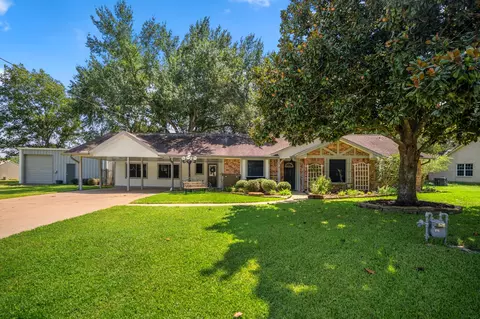 2411 Orange St, Waller, TX 77484