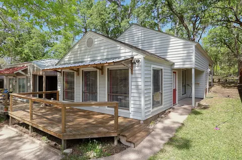 111 Harbour Row Dr, Coldspring, TX 77331