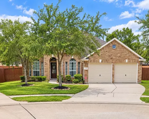 2324 Shadow Falls Ln, Pearland, TX 77584